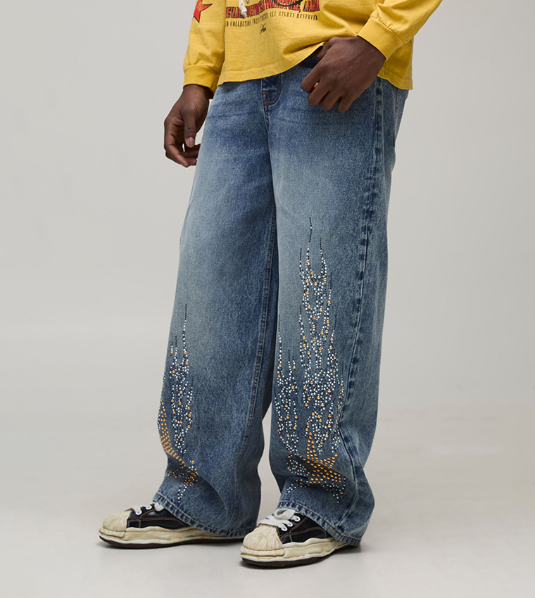 جينز بقصة واسعة 