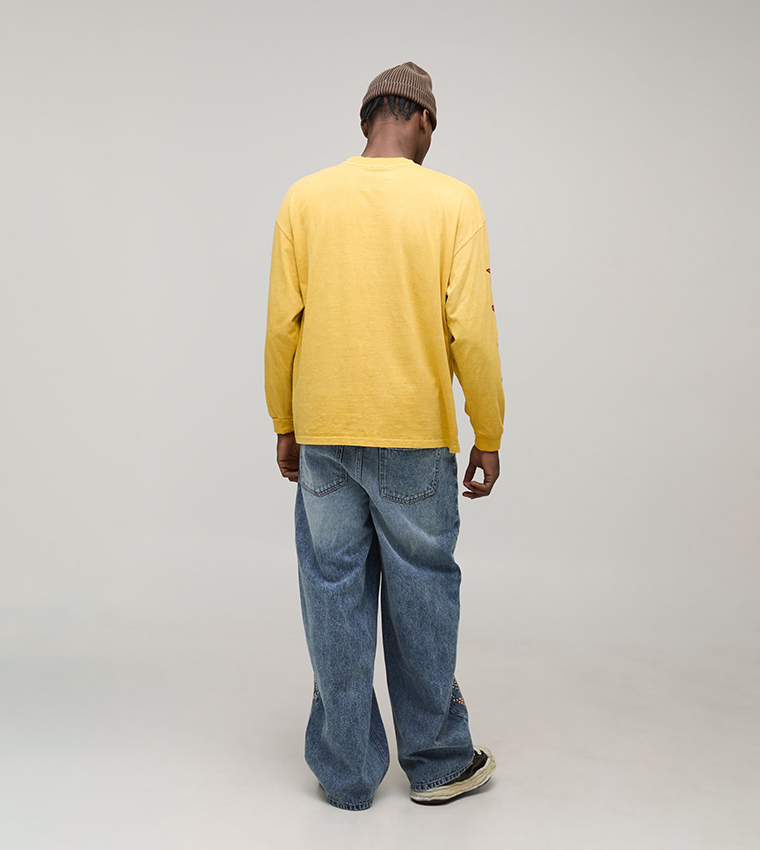 جينز بقصة واسعة 