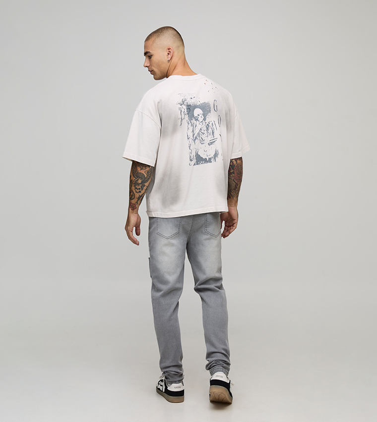 جينز مغسول وممزق 