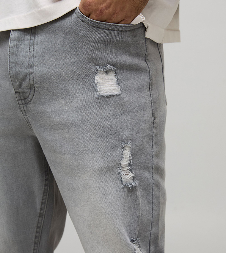 جينز مغسول وممزق 