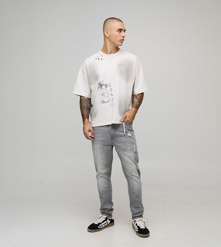 جينز مغسول وممزق 