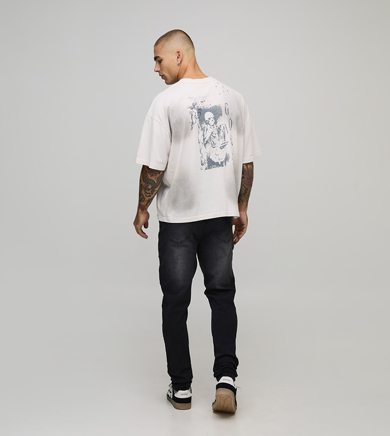 جينز مغسول وممزق 