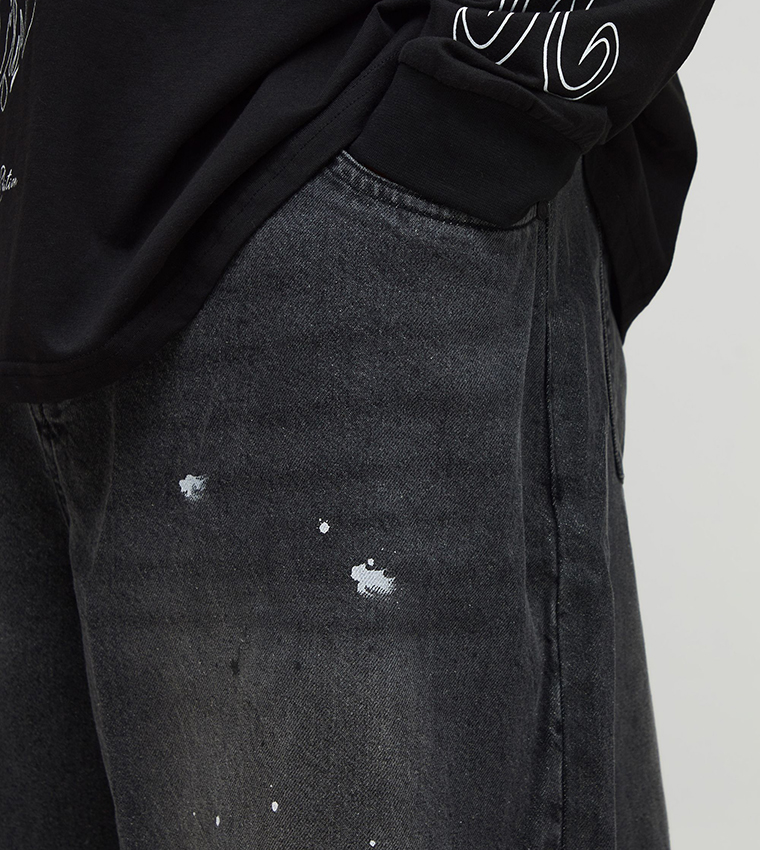 بنطلون جينز مغسول بطبعة 