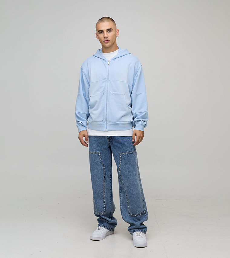 جينز بقصة مريحة 