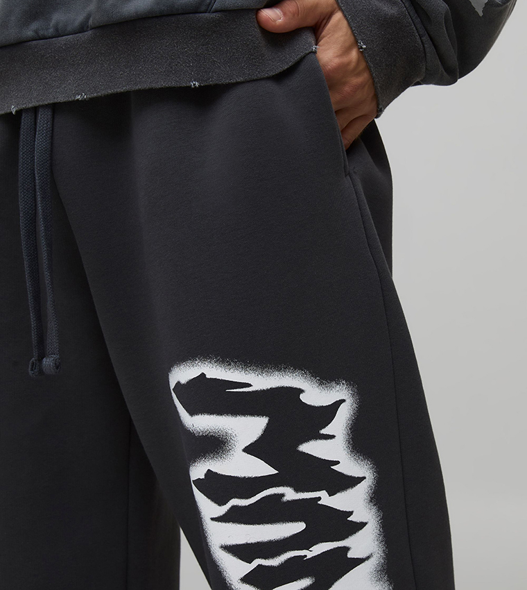 بنطلون رياضي واسع بطبعة 