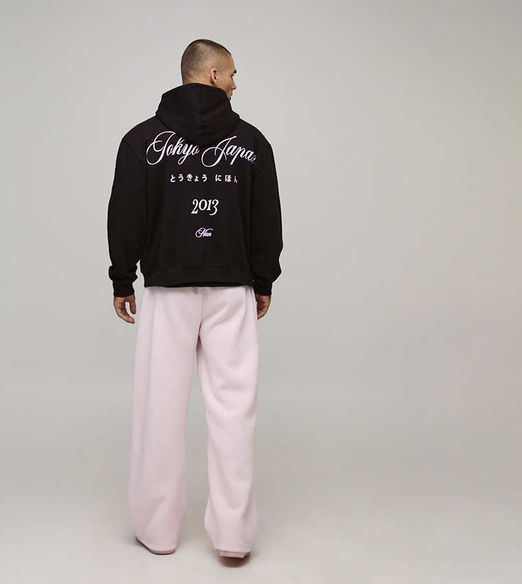 بنطلون رياضي واسع بطبعة 