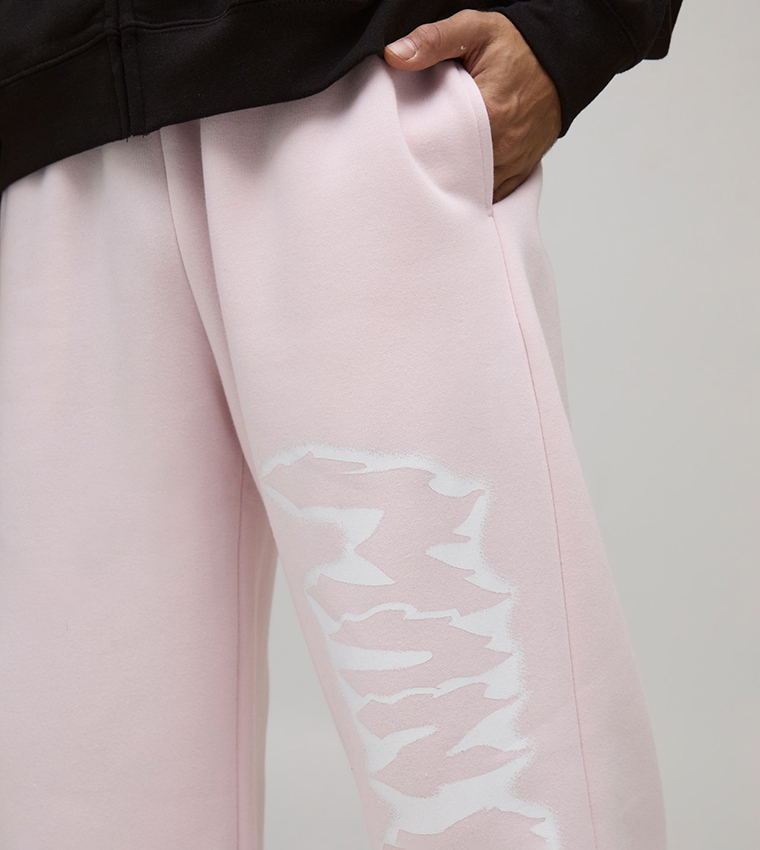 بنطلون رياضي واسع بطبعة 