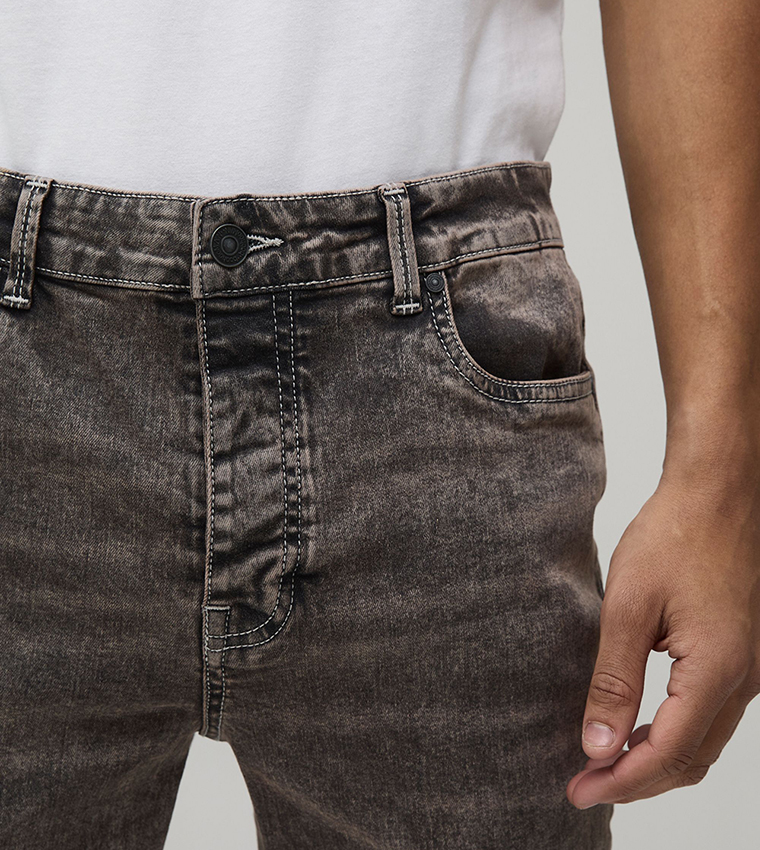 جينز ضيق بخصر عالي 