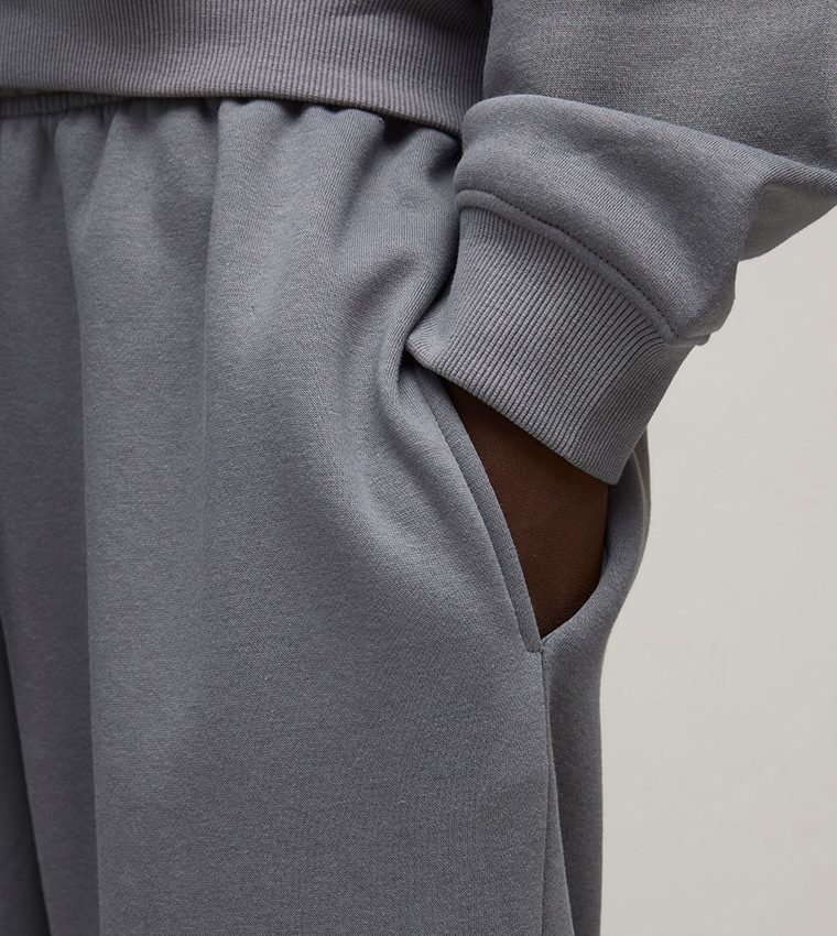 بنطلون رياضة واسع برباط 