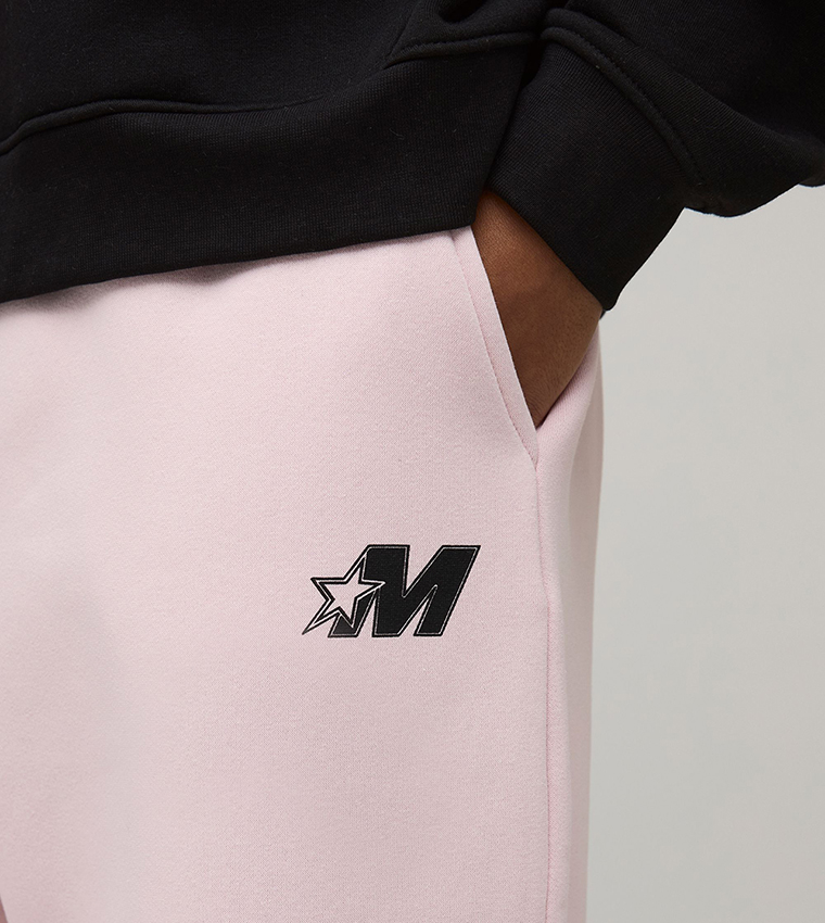 بنطلون رياضة واسع بطبعة 