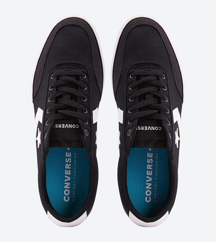 Converse courtlandt low top on sale sneaker