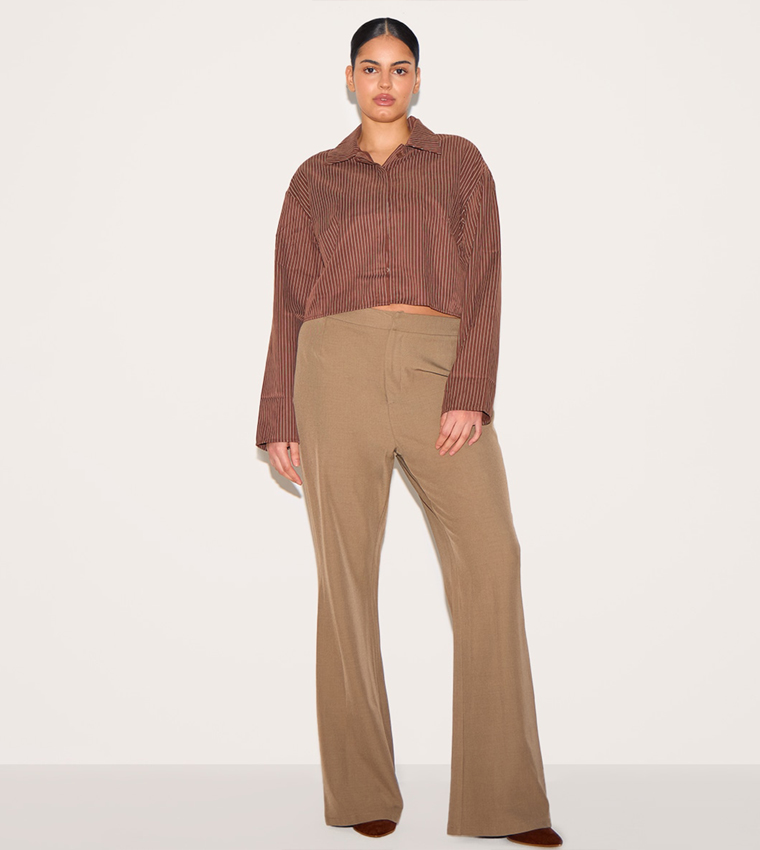 قميص مخطط شامواه قصير للمقاسات الكبيرة  - غير قابل للإرجاع