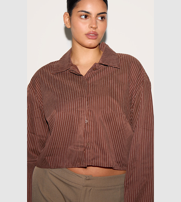 قميص مخطط شامواه قصير للمقاسات الكبيرة  - غير قابل للإرجاع