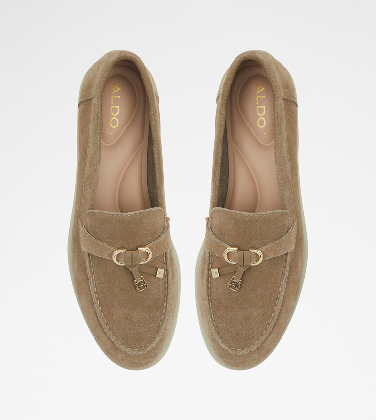 لوفر بإكسسوار معدني