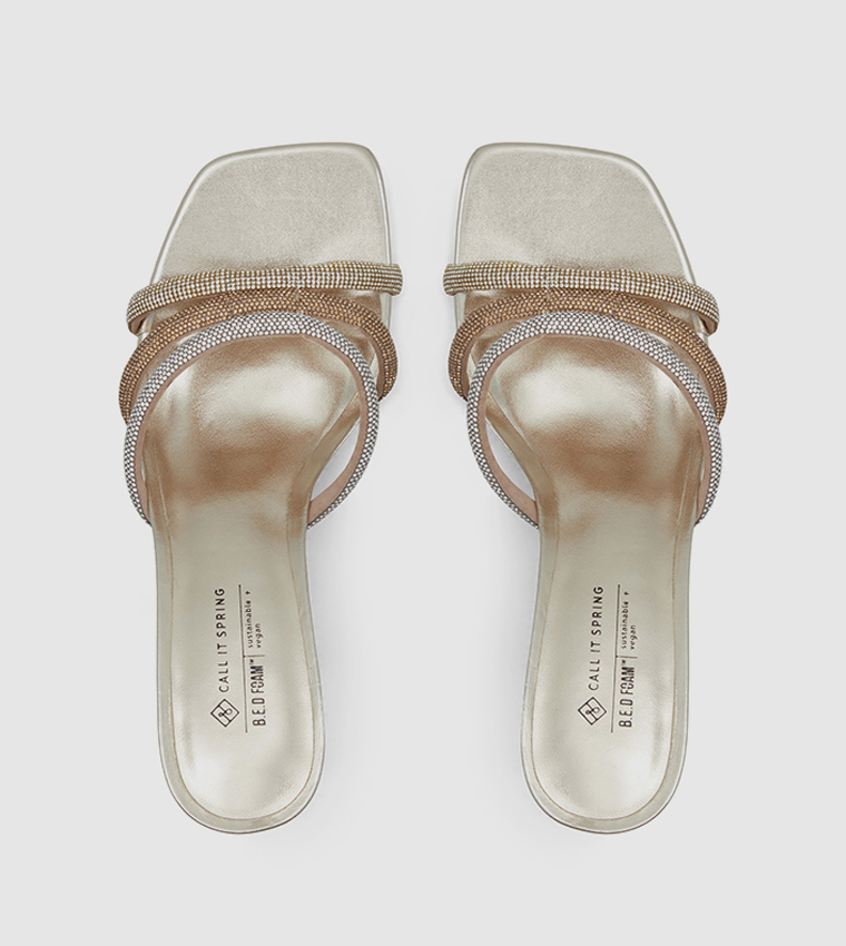 صندل كعب بمقدمة مفتوحة