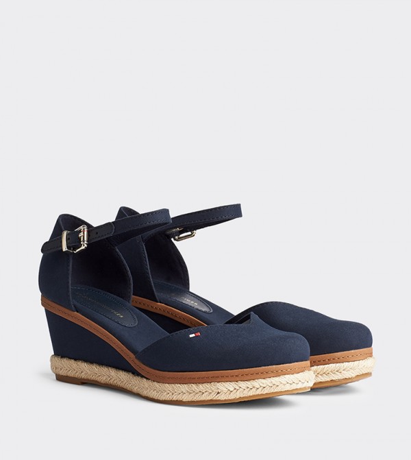 closed toe wedges
