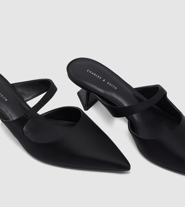 Charles & Keith Charles & Keith - Black Pumps