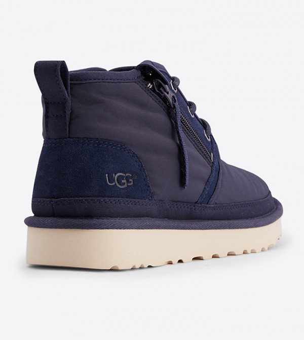 يو جي جي يو جي جي  - كحلي "أحذية رياضية "