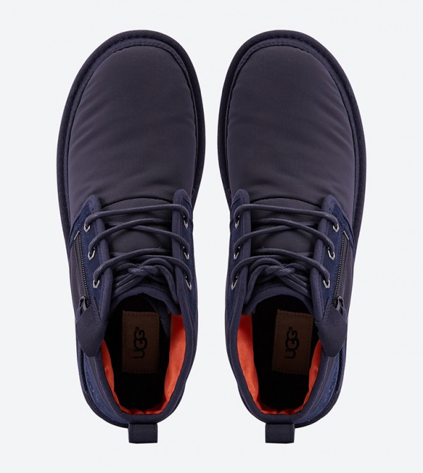 يو جي جي يو جي جي  - كحلي "أحذية رياضية "