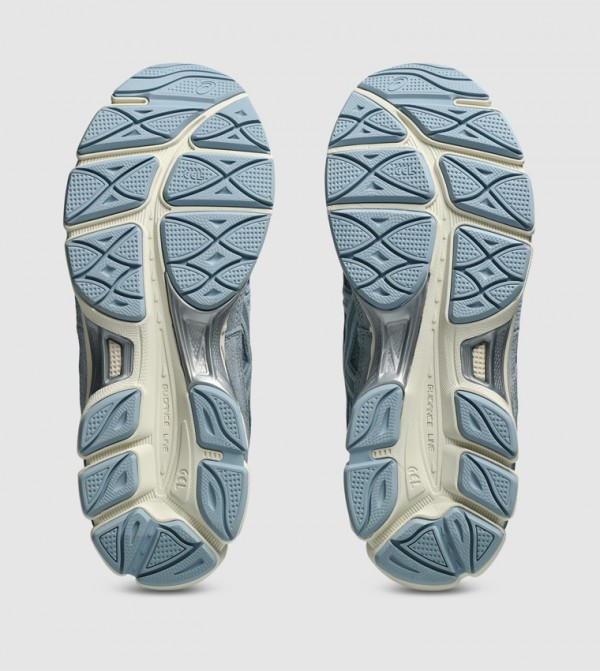 Asics Sneakers - Grey Low Top