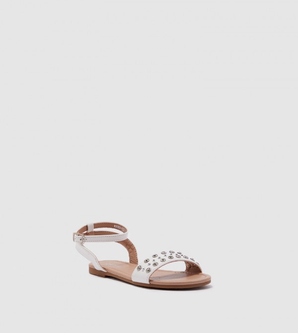 سي سي سي  - أبيض Flat Sandals