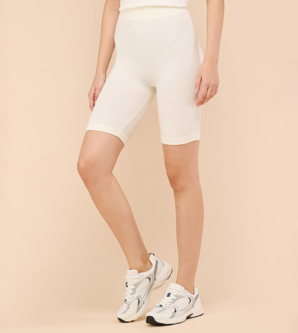 أر آند بي  شورتات - عاجي  شورت كاجوال