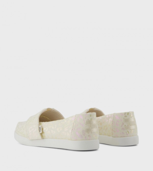 Toms Toms - Beige Casual Slip-On's