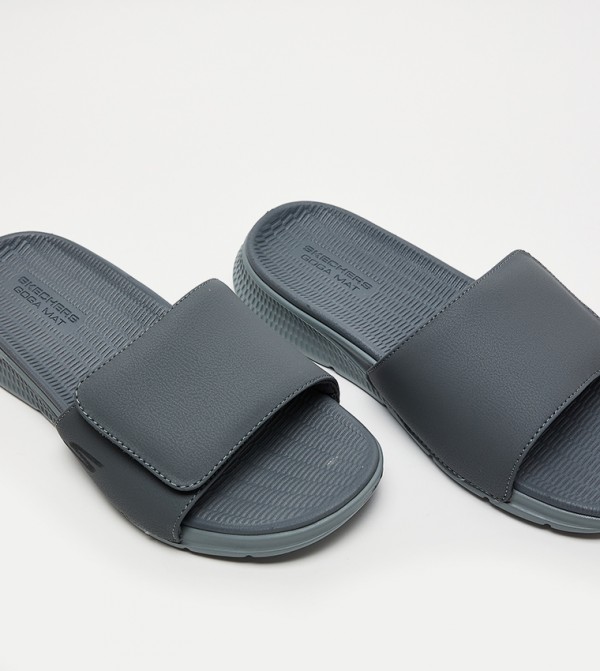 سكيتشرز شباشب - رمادي صندل