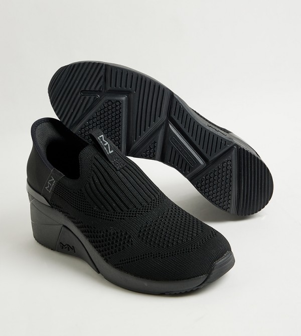 Skechers  Slip-Ons - Black Casual Slip-ons