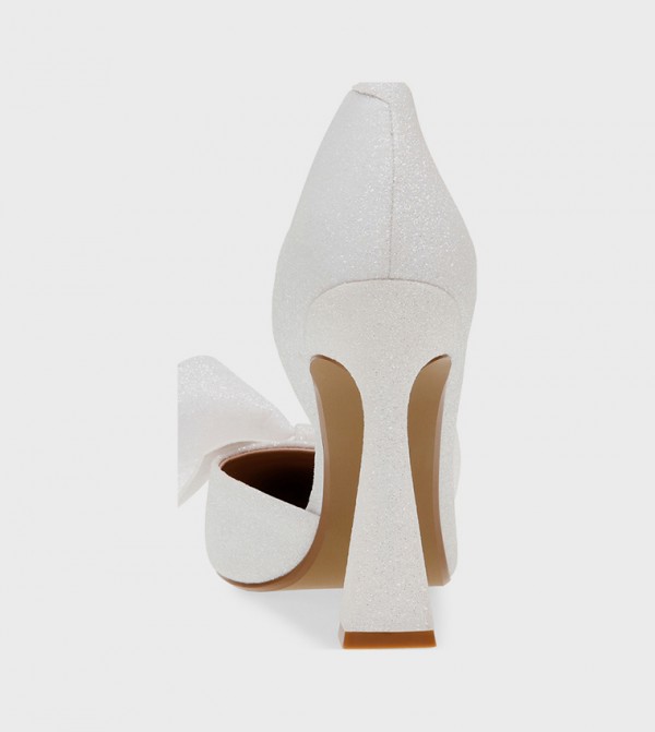 ستيف مادن صنادل - كريمي أحذية بكعب