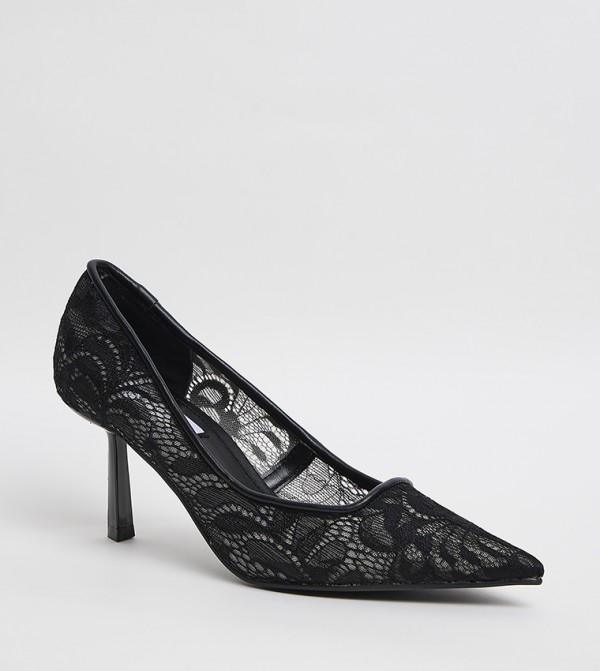 Steve Madden  - Black Pumps