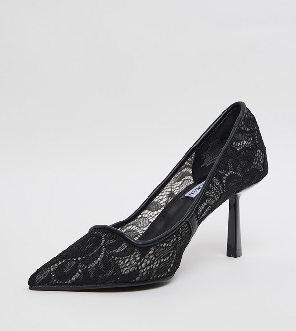 Steve Madden  - Black Pumps