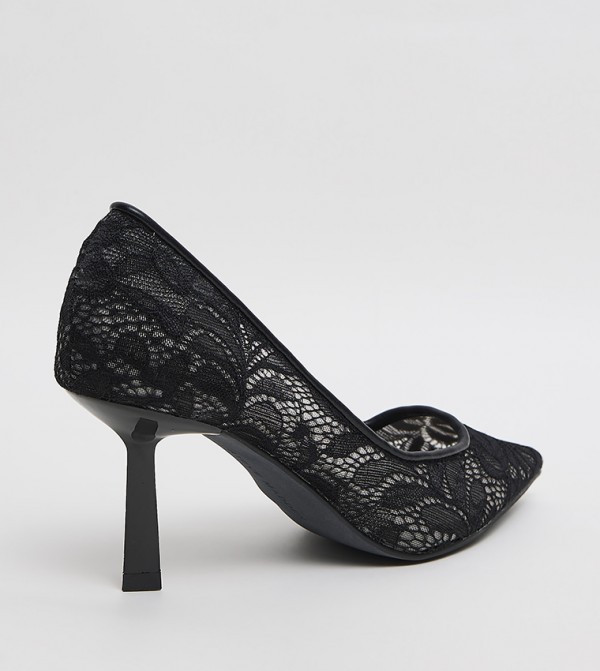 Steve Madden  - Black Pumps