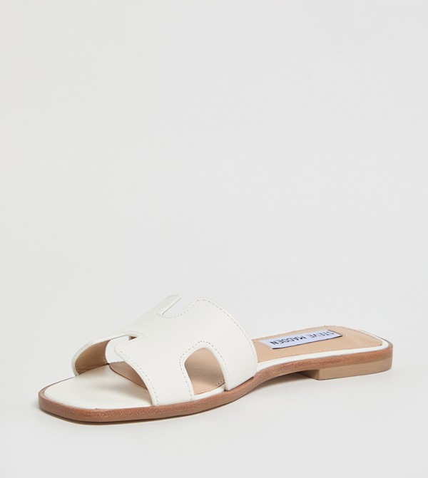 Steve Madden Steve Madden - White Flat Sandals
