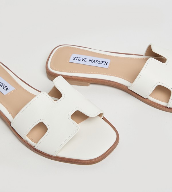 Steve Madden Steve Madden - White Flat Sandals