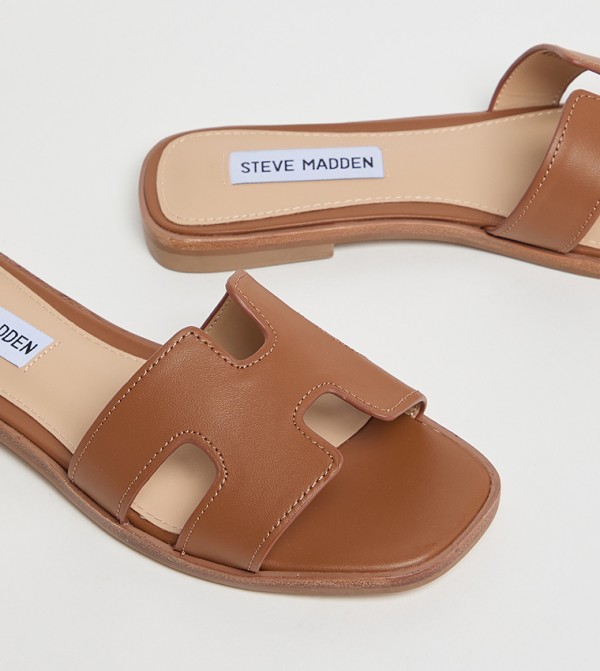 ستيف مادن  صنادل - بني  Flat Sandals