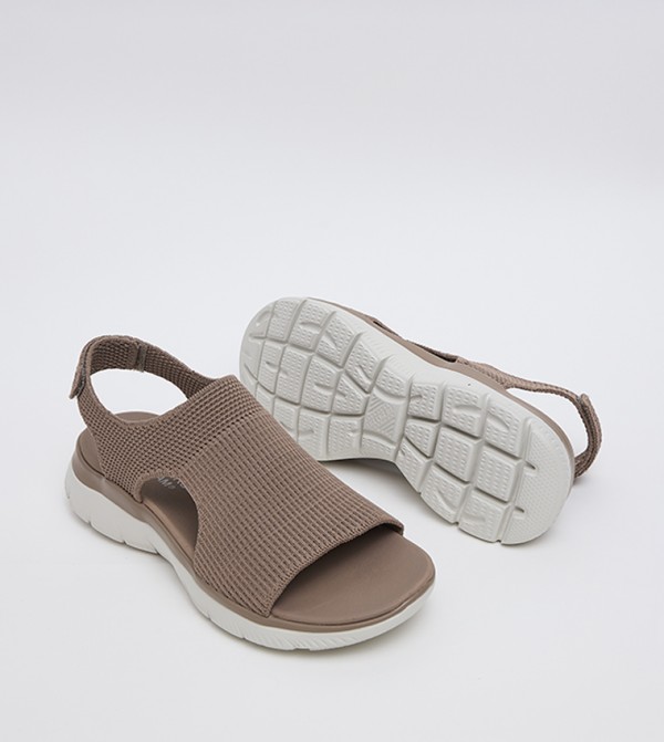 سكيتشرز سكيتشرز - بني  Flat Sandals