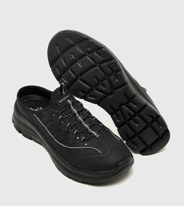 سكيتشرز نساء - أسود Casual Slip-ons