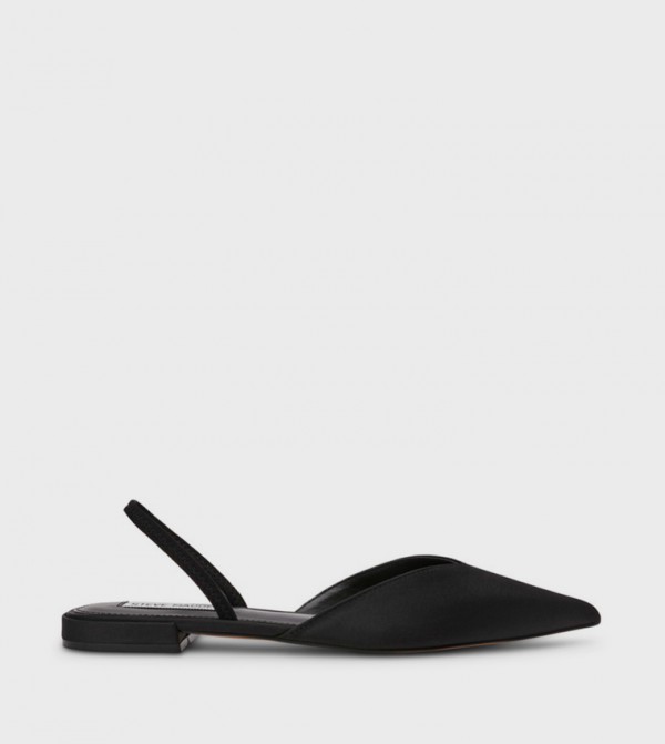 Steve Madden Steve Madden - Black Flat Sandals