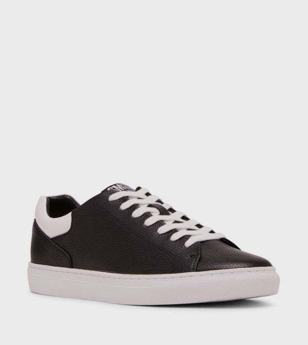 Steve Madden Steve Madden - Black Low Top