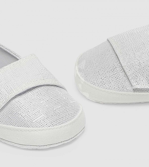 أر آند بي  أحذية سليب أون كاجوال - أبيض  Casual Slip on