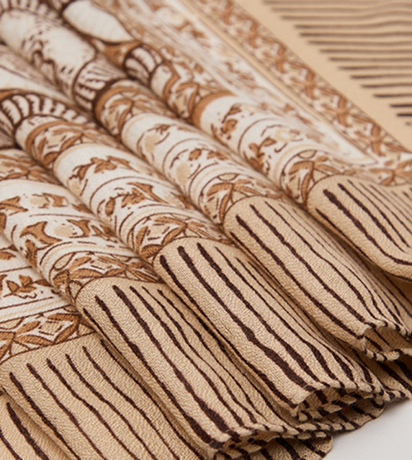 أر آند بي  أوشحة - بيج Woven Scarves