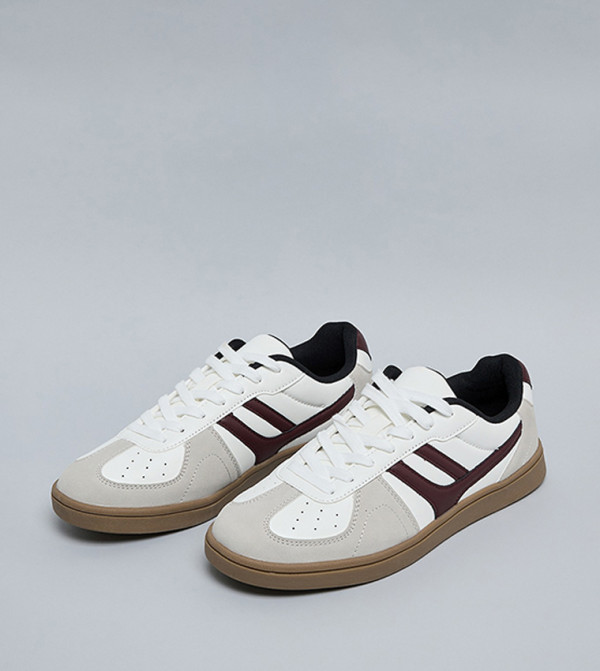 أر آند بي أر آند بي - أبيض  أحذية برقبة منخفضة 