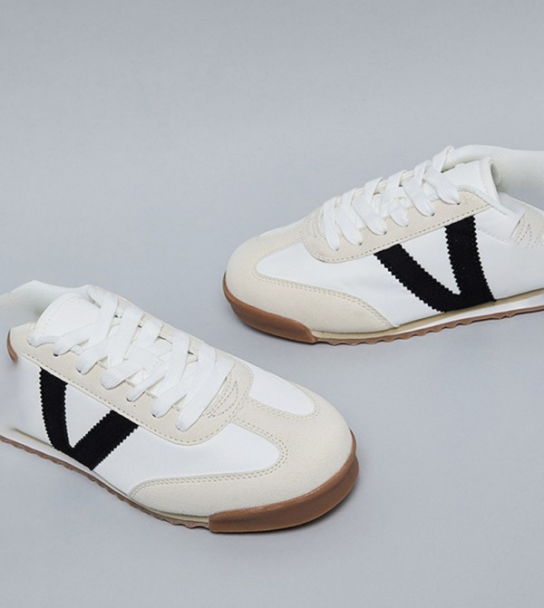 أر آند بي  أحذية سنيكرز - أبيض أحذية برقبة منخفضة 