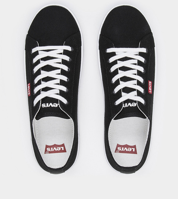 Levi's  - Black Low Top