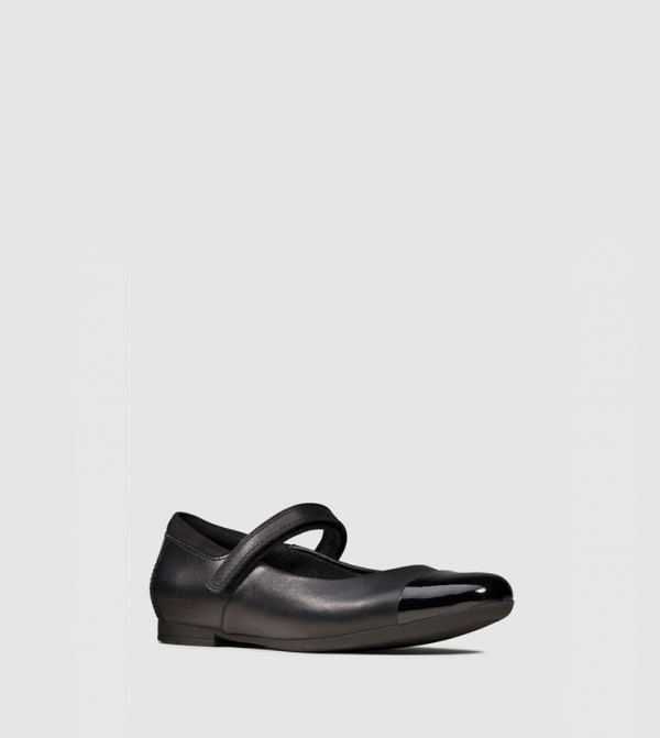 كلاركس  كلاركس  - أسود Formal Slip On