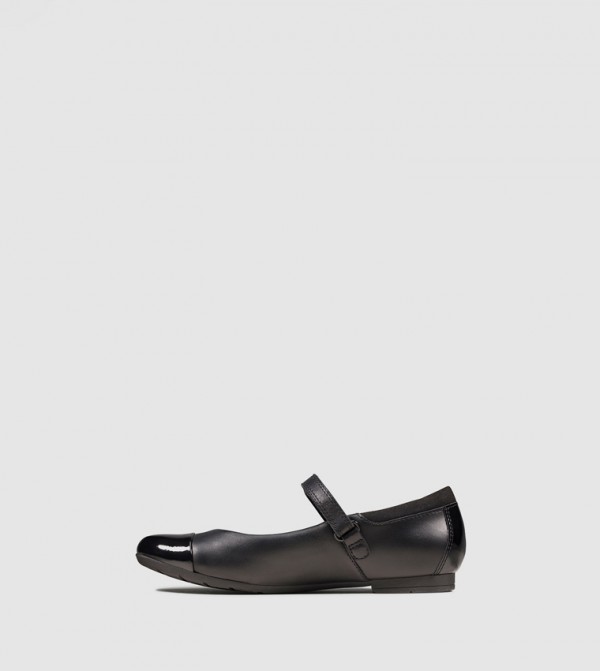 كلاركس  كلاركس  - أسود Formal Slip On