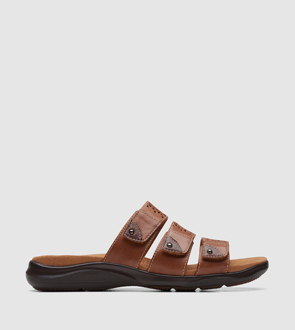 كلاركس  كلاركس  - حنطي Flat Sandals