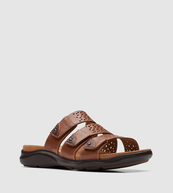 كلاركس  كلاركس  - حنطي Flat Sandals