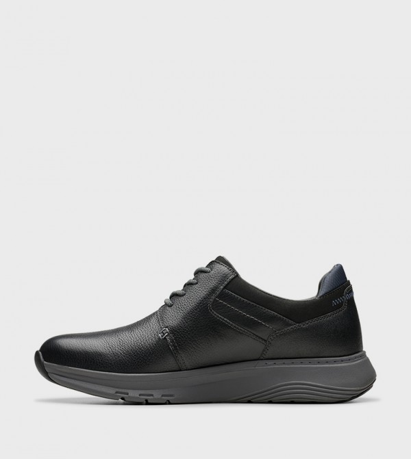 Clarks  Shoes - Black Low Top